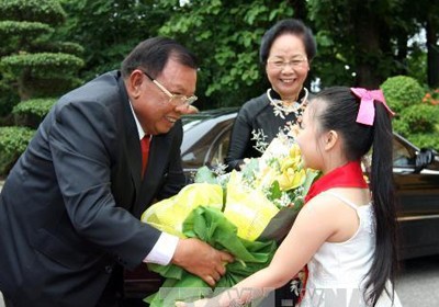 NA Chairman Nguyen Sinh Hung receives Lao Vice President  - ảnh 1